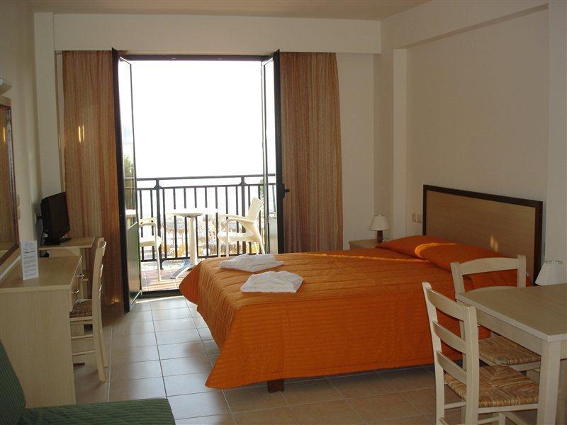 Margarita Beach Hotel Agia Marina 외부 사진